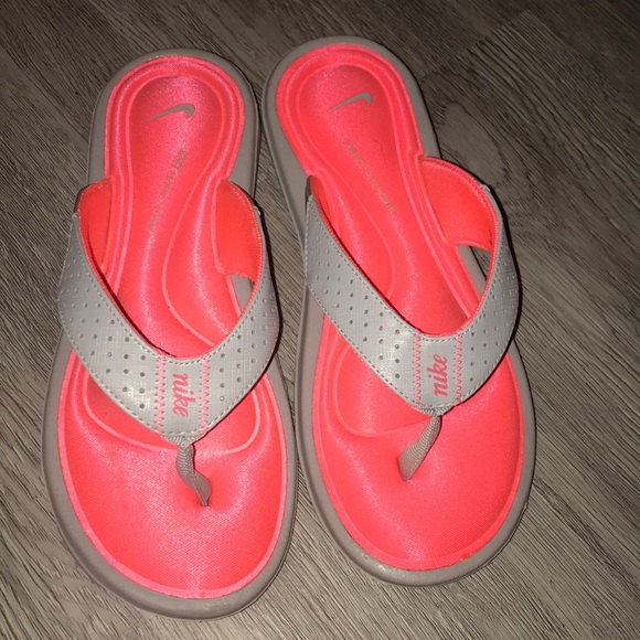 hot pink nike sandals